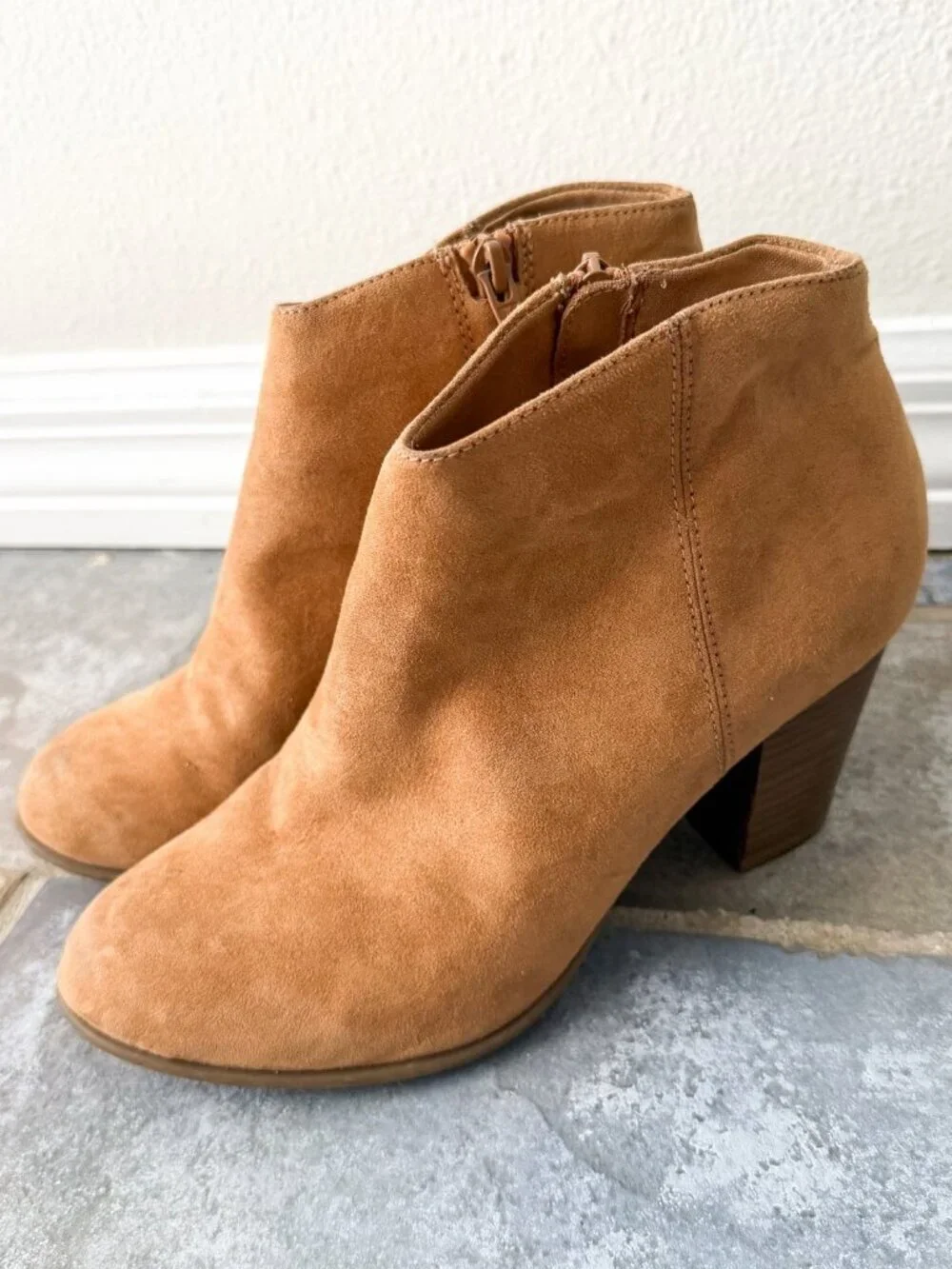 Old Navy Tan Faux Suede Ankle Booties Block Heel Women’s Size 8